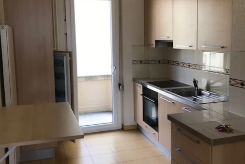 Spacious furnished apartment — central