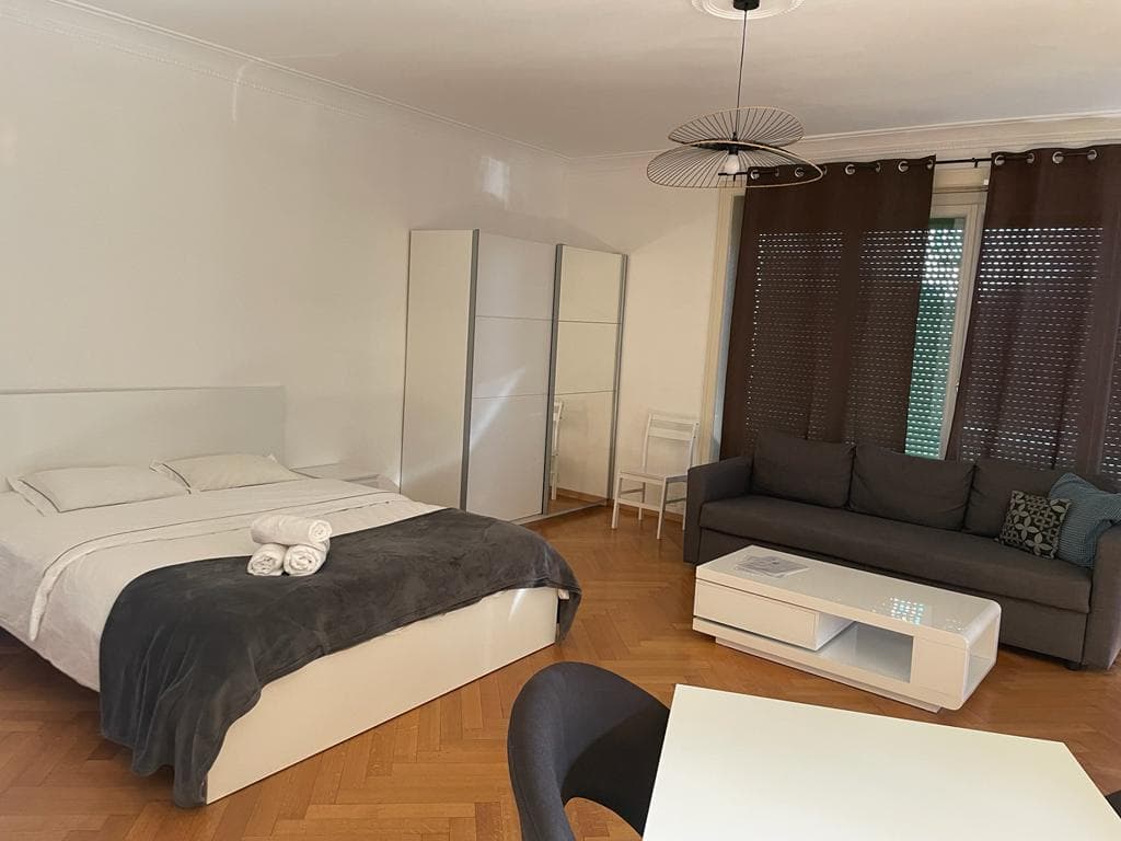 Spacious studio — quiet city centre