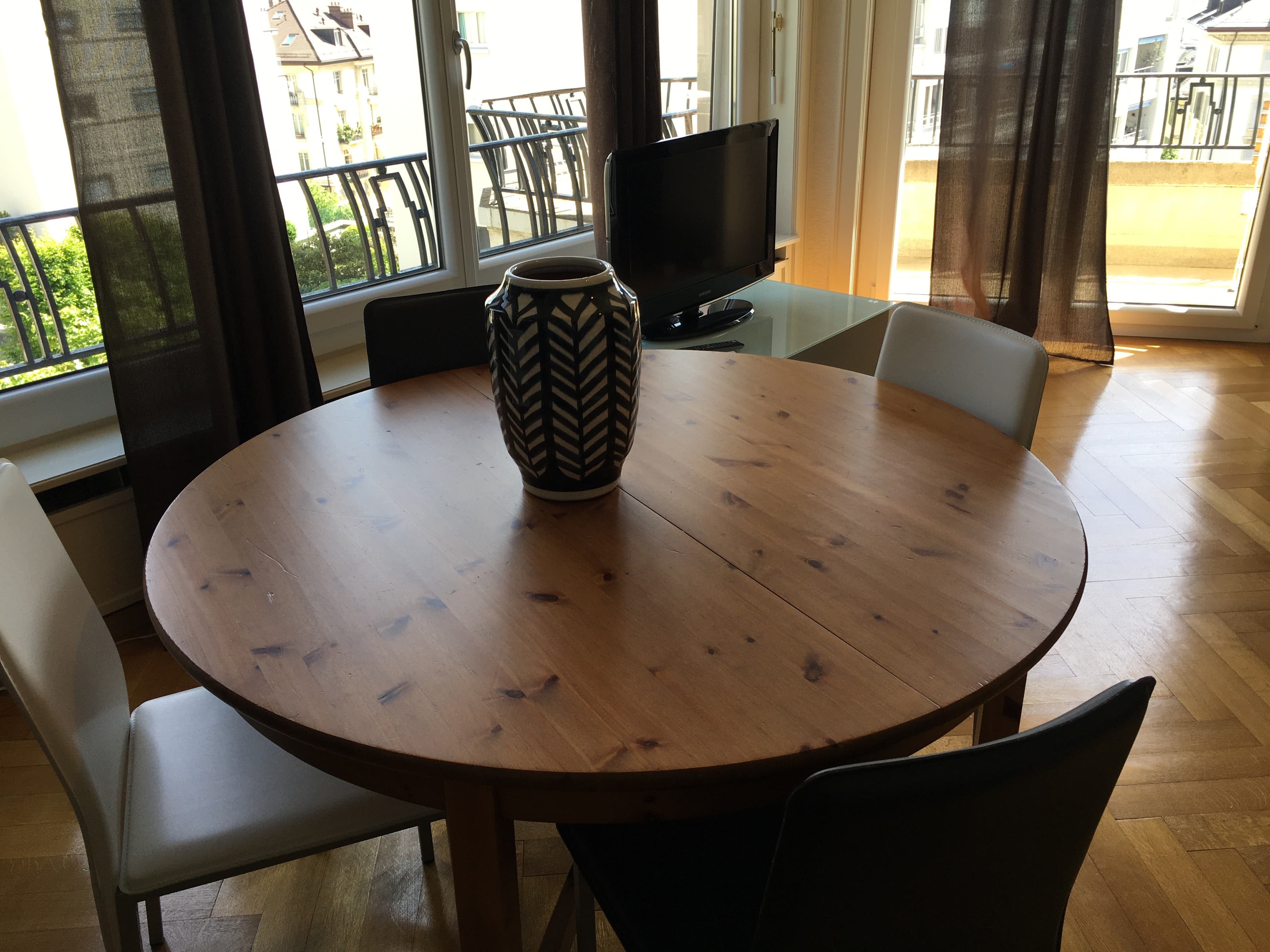 Bright in city center, charming lake view