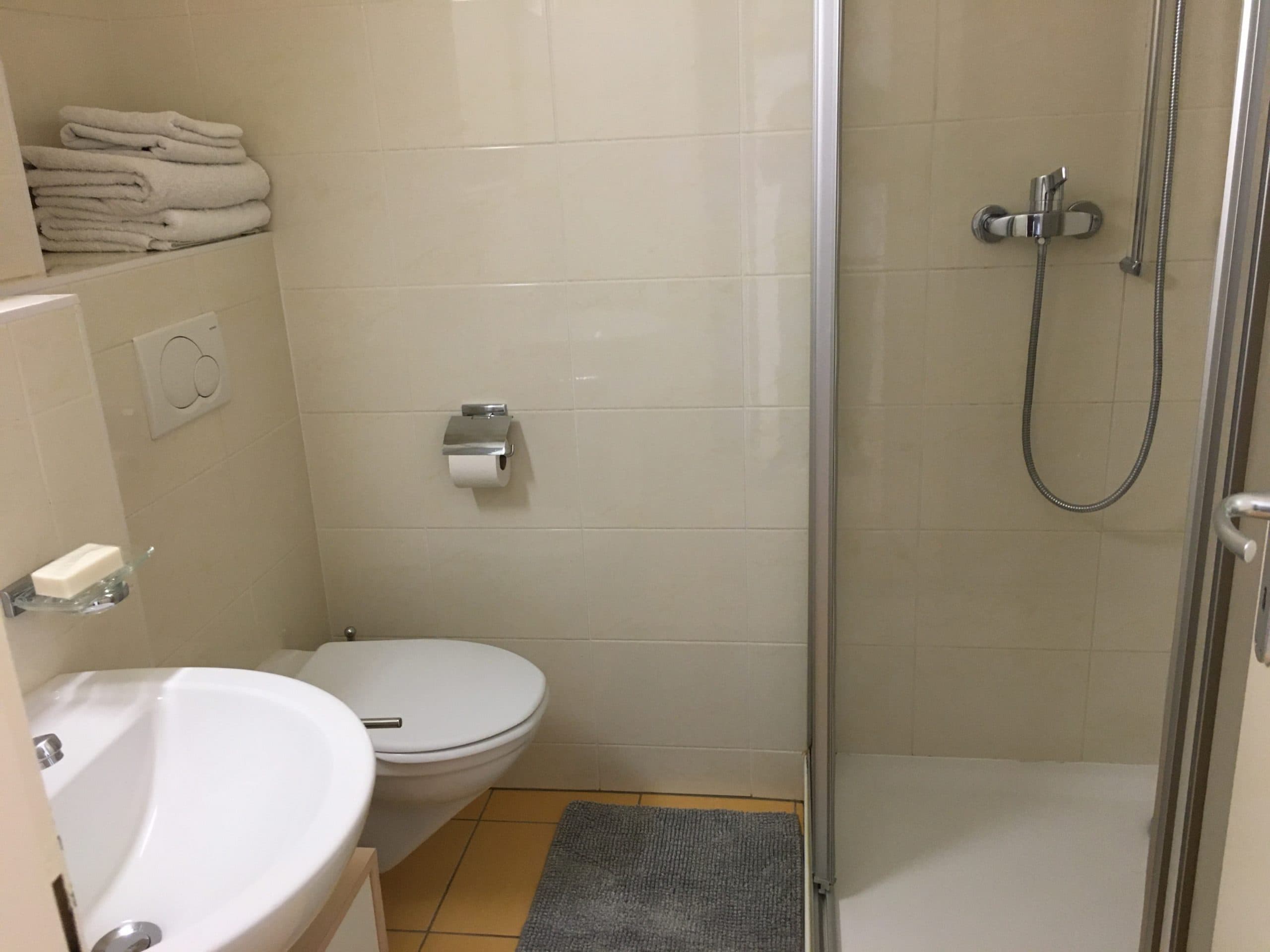 Cozy studio for two — quiet, central Lausanne