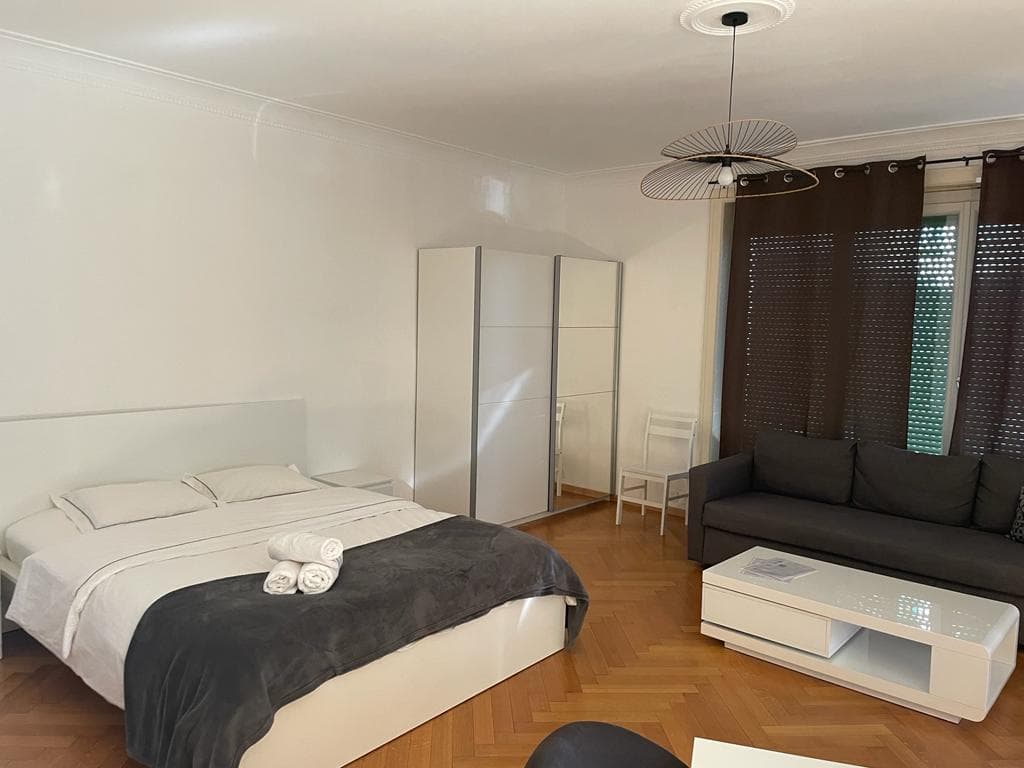 Spacious studio — quiet city centre