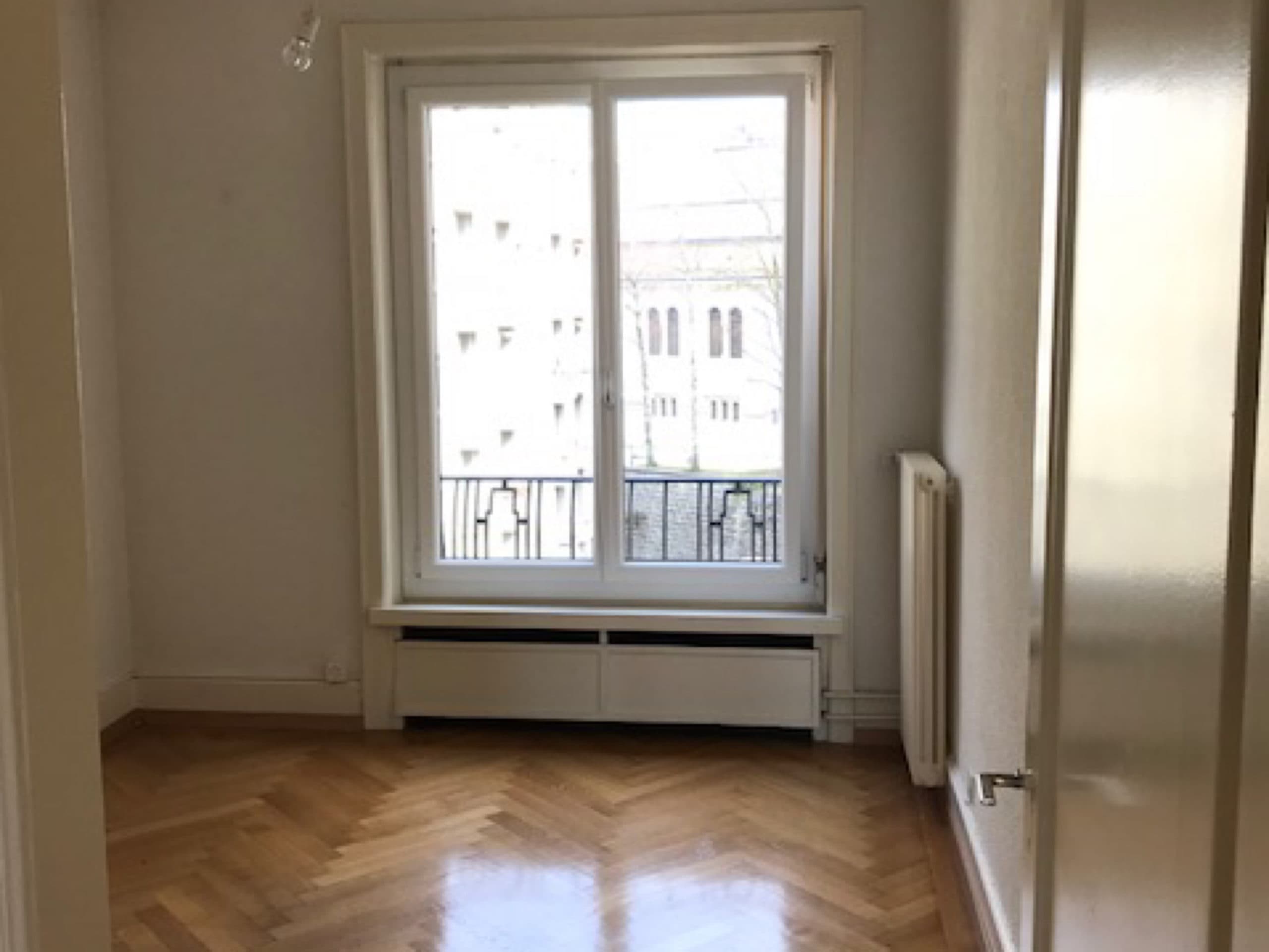 Spacious furnished apartment — central