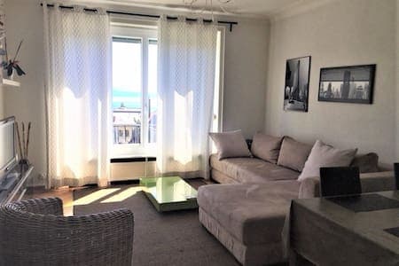 Bright, spacious city-centre apartment with lake view